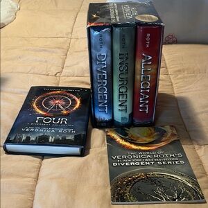 Divergent Series Box Set - First Edition - plus Four and bonus softcover